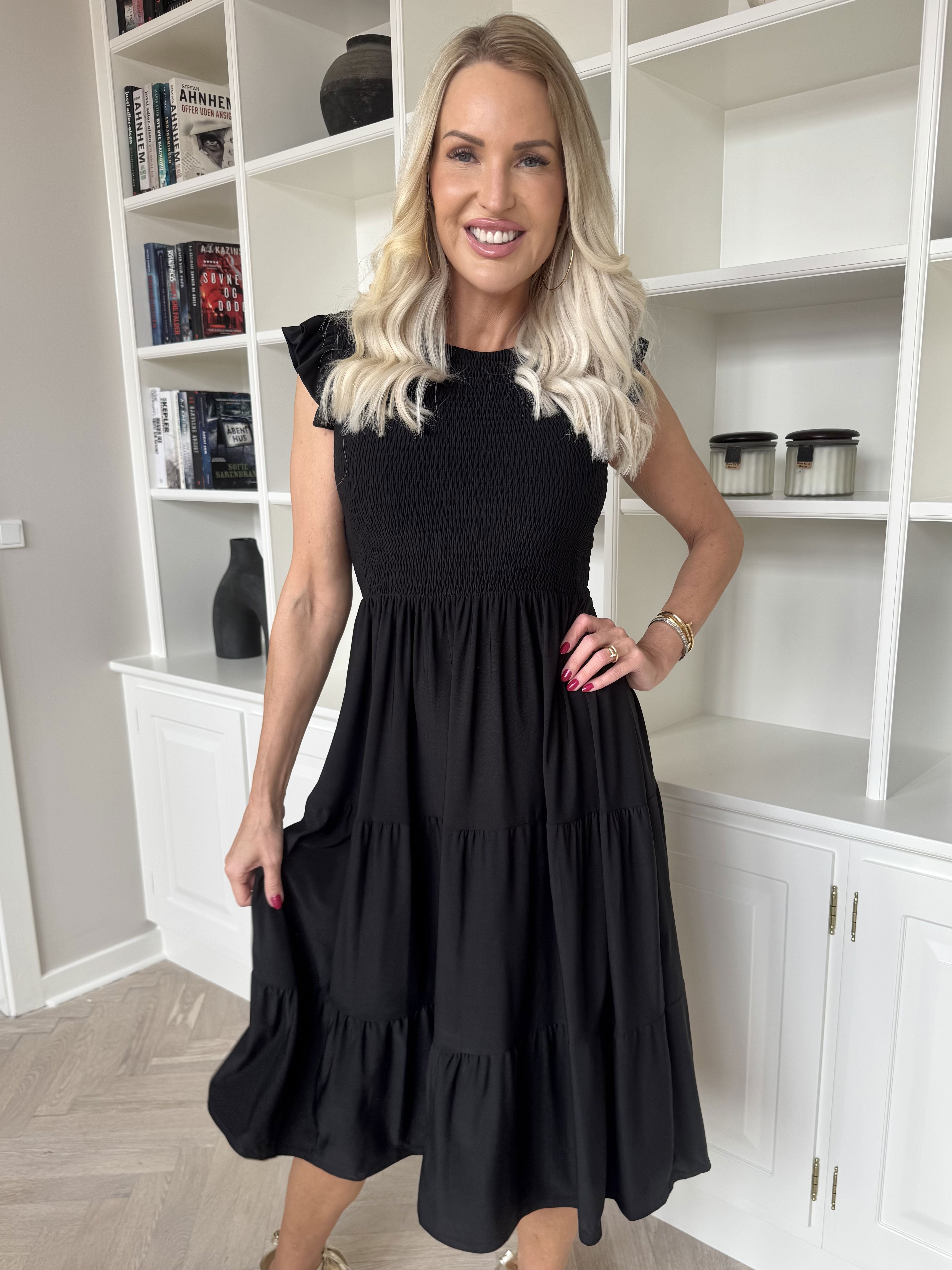 Kelly Sleeveless - Elastisk klänning med smockat bröst